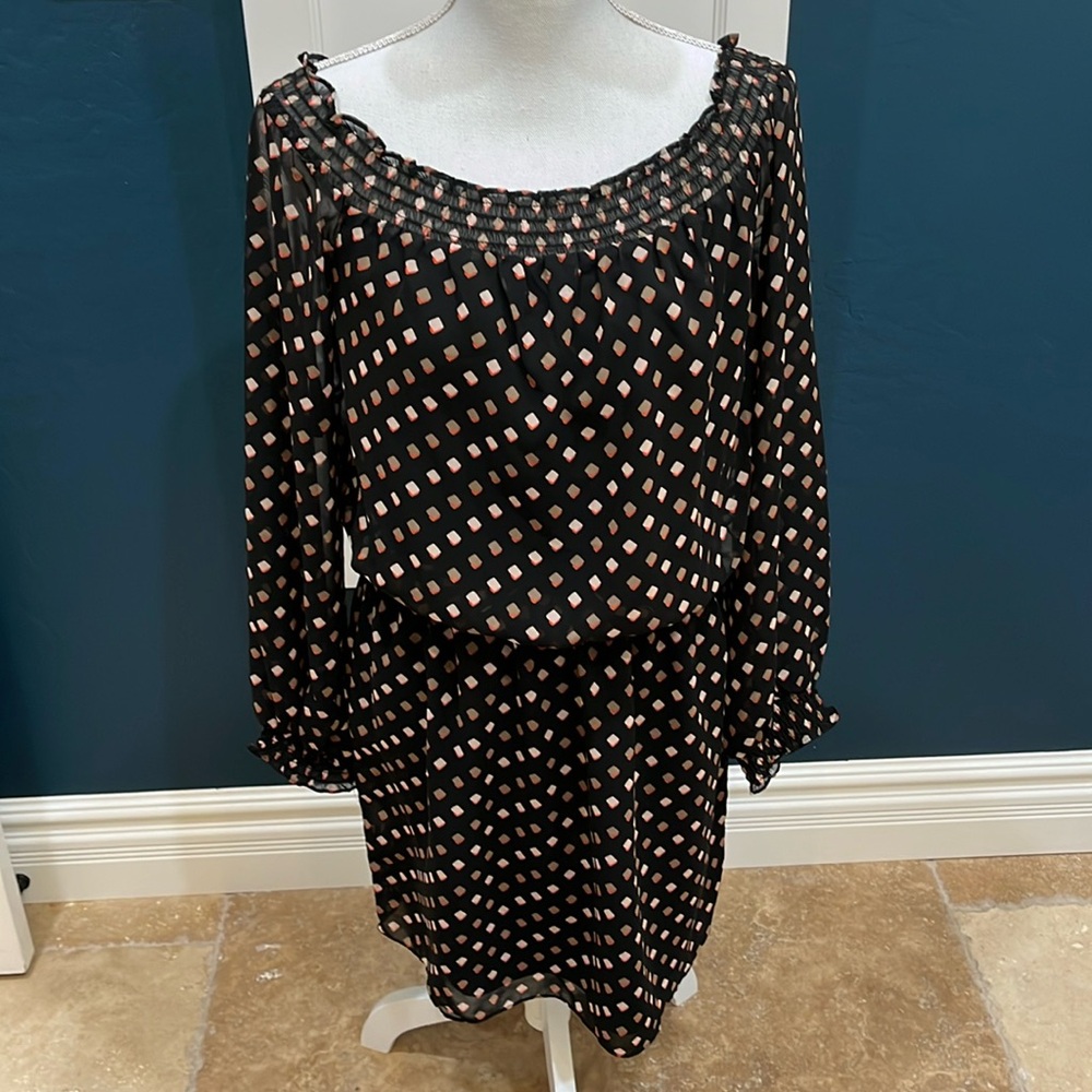 🎉Host Pick🎉 White House Black Market off shoulder 👗 dress.